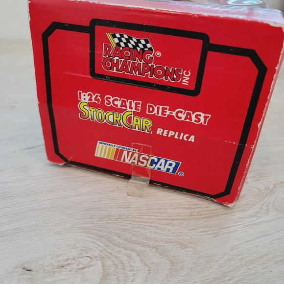 Racing Champions 1:24 1994 Diecast Car #5 - Picture 5 of 14